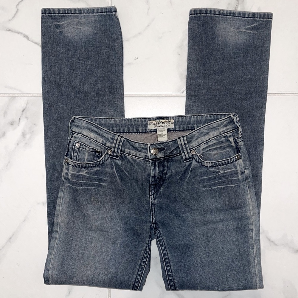 Forever 21 Jeans 26 Slim Low Rise Stonewash Skinny Denim Frayed Pockets Whiskers